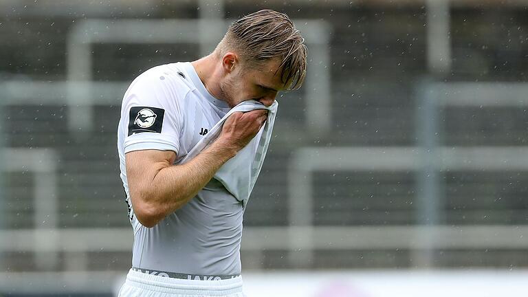 Enttäuschung: Lars Dietz und die Würzburger Kickers unterliegen bei Borussia Dortmund II mit 0:2.