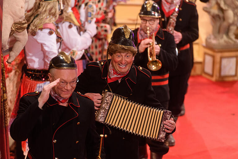 Ersatz mit vollem Einsatz: Die Parodie auf die Altneihauser Feierwehrkapell'n von Volker Heißmann und Martin Rassau 2022 fand Original-Kommandant Norbert Neugirg sogar besser als das Original.&nbsp;
