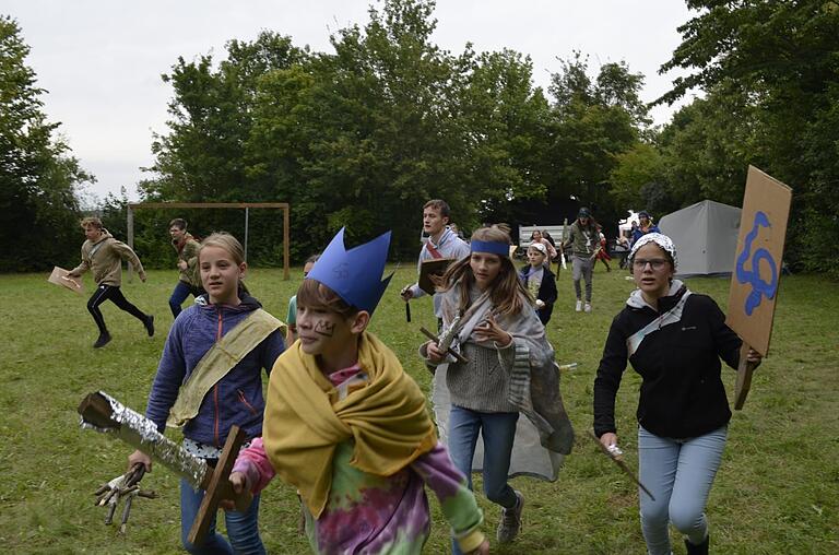 Verschiedene Spiele werden im Rahmen des Zeltlagers veranstaltet. Die Lagerolympiade ist dabei bereits von Anfang an fester Bestandteil des Programms. Verschiedene Spiele werden im Rahmen des Zeltlagers veranstaltet. Die Lagerolympiade ist dabei bereits von Anfang an fester Bestandteil des Programms.