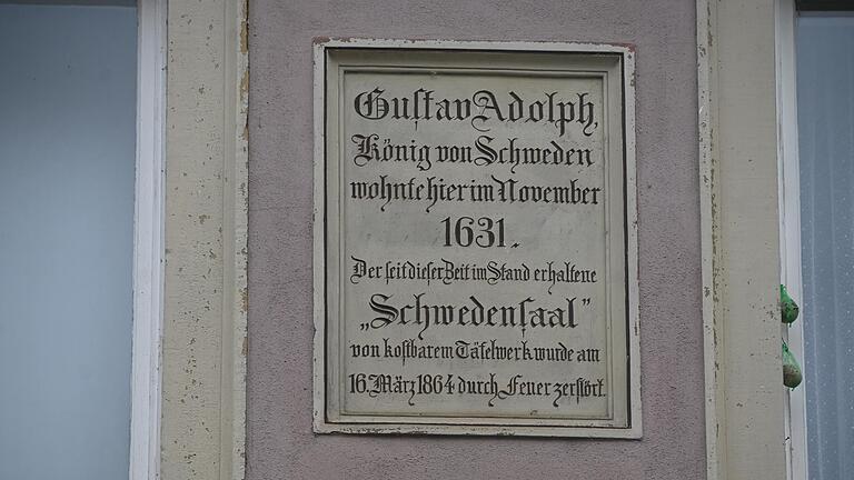 Der 'Schwedensaal', in dem König Gustav Adolf während des 30-Jährigen Kriegs in Ochsenfurt übernachtet hat, wurde 1864 bei einem Brand zerstört. Der 'Schwedensaal', in dem König Gustav Adolf während des 30-Jährigen Kriegs in Ochsenfurt übernachtet hat, wurde 1864 bei einem Brand zerstört.