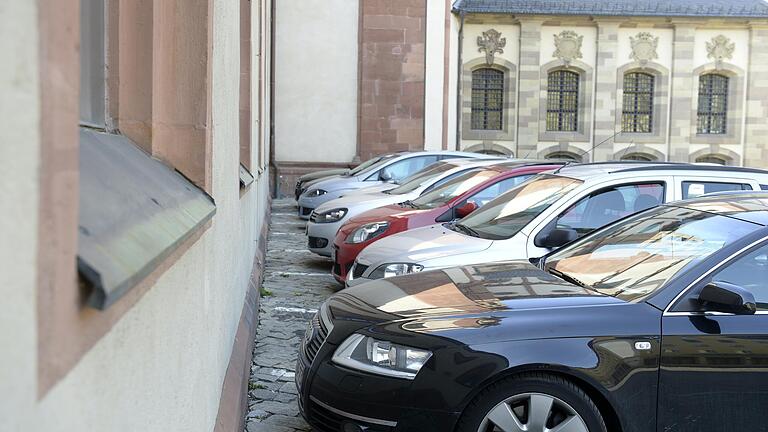 Am Würzburger Dom gibt es knapp 40 bewirtschaftete Parklätze.