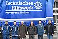 Damit im Fall von Starkregenereignissen und Hochwasser schnell geholfen werden kann, haben die Fränkischen Rohrwerke 32 Gitterboxen an den Förderverein des Technischen Hilfswerks (THW) Haßfurt gespendet.Unser Bild zeigt (von links): Lukas Bechtold (Zugführer THW), Frederic Will (Gruppenführer THW), Landrat Wilhelm Schneider, Julius Kirchner (Geschäftsführender Gesellschafter Fränkische Group SE), Christian Günther (Behördenleiter THW) und Tobias Hendrich (Leiter Logistik Bau, Fa. Fränkische).