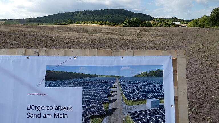 Direkt neben der Maintalautobahn A 70 entsteht der Bürgersolarpark Sand.