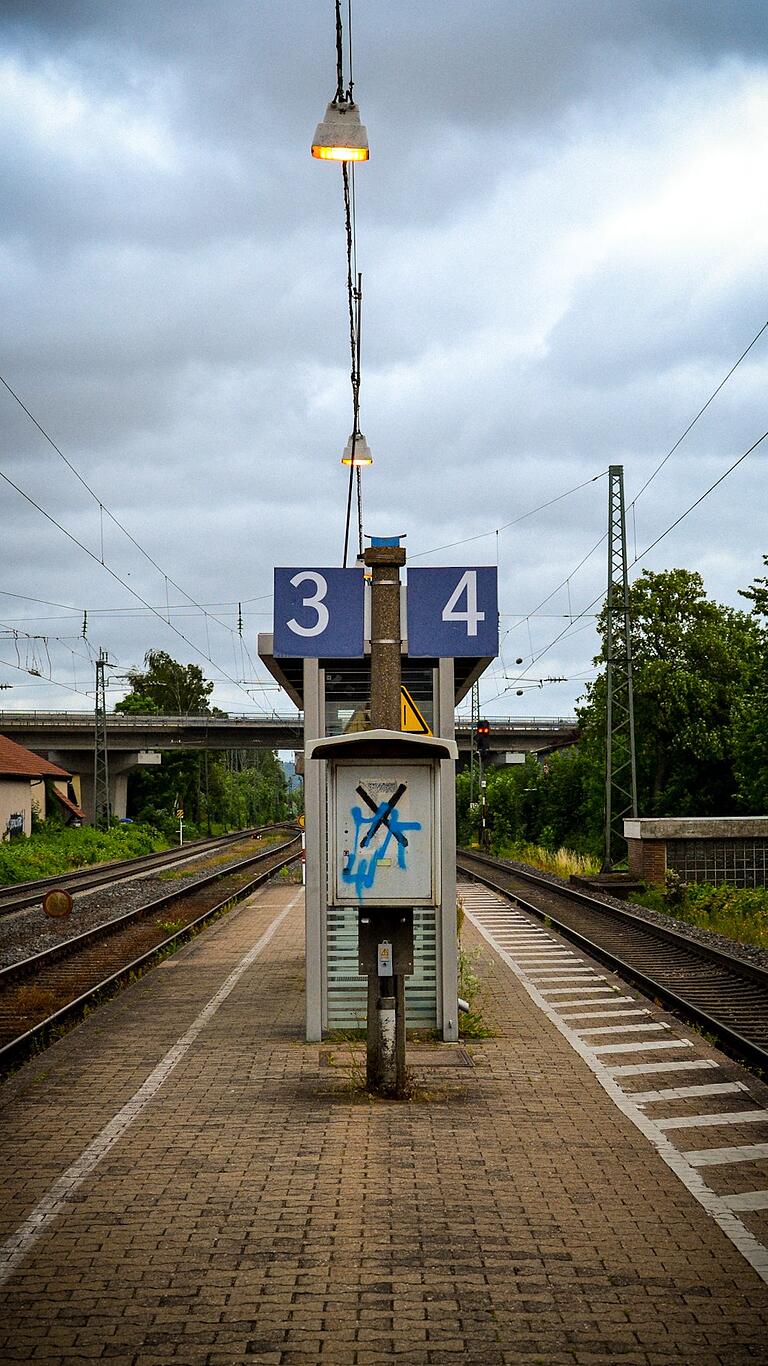 Ganz barrierefrei ist der Bahnhof Ebelsbach-Eltmann noch nicht: Gleis 3 und 4 sind weiterhin nicht für Personen, die auf einen Rollstuhl angewiesen sind, zugänglich.