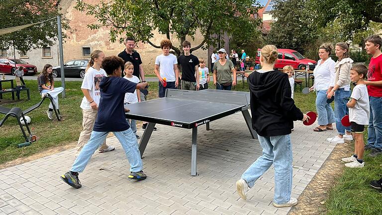 In spannenden Matches stellte die tischtennisbegeisterten Jugendlichen ihr Können unter Beweis.