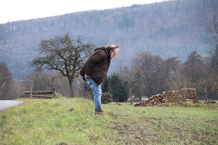 Teilnehmer Klaus Alex auf der Jagd nach Scherben.