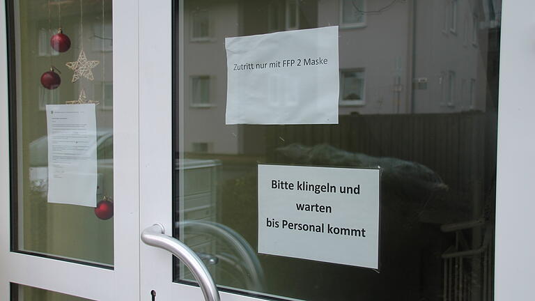 Aushang am Lebenshilfe-Wohnheim im Grautal in Gemünden. Aushang am Lebenshilfe-Wohnheim im Grautal in Gemünden.