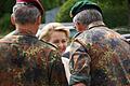 Brigadegeneral Andreas Hannemann, Kommandeur des Ausbildungszentrums Infanterie, und Oberst Michael Uhrig, Kommandeur des VN-Ausbildungszentrums, empfangen Verteidigungsministerin Ursula von der Leyen auf dem Lagerberg. Foto: Arkadius Guzy       -  Brigadegeneral Andreas Hannemann, Kommandeur des Ausbildungszentrums Infanterie, und Oberst Michael Uhrig, Kommandeur des VN-Ausbildungszentrums, empfangen Verteidigungsministerin Ursula von der Leyen auf dem Lagerberg. Foto: Arkadius Guzy