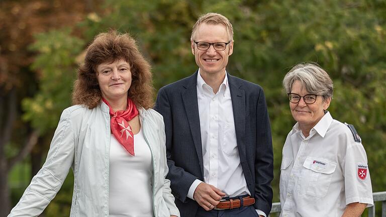 Irina Tymkova (Malteser St. Petersburg, links) Stefan Dobhan (Diözesangeschäftsführer Malteser Unterfranken) und Pressesprecherin Christina Gold. Irina Tymkova (Malteser St. Petersburg, links) Stefan Dobhan (Diözesangeschäftsführer Malteser Unterfranken) und Pressesprecherin Christina Gold.