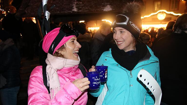 Am Donnerstag wurde das Volkacher Winterdorf zur sportlichen Arena. Sechs Teams kämpften um die Preisgelder der Raiffeisenbank Volkacher Mainschleife-Wiesentheid. Die Stimmung beim elften Winterzauber war prächtig.