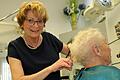 Monika Henneberger führt einen Friseursalon in Mainbernheim (Lkr. Kitzingen) und ist seit 2000 Obermeisterin der Friseurinnung Kitzingen.