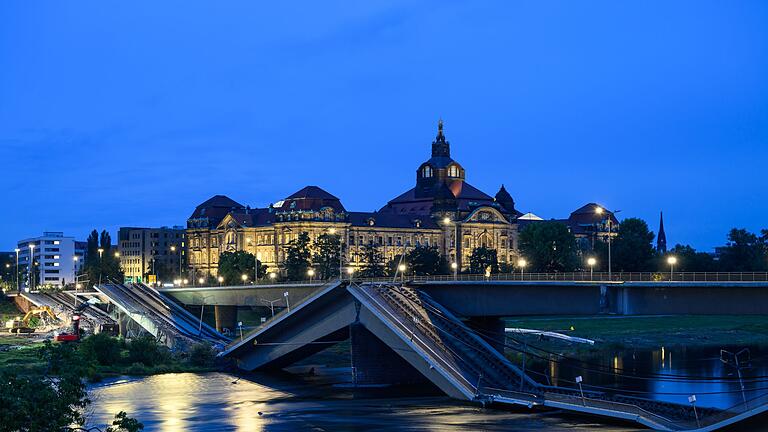 Brückeneinsturz in Dresden       -  Nach dem Einsturz der Carolabrücke stellt sich die Frage nach dem Wiederaufbau (Foto aktuell).