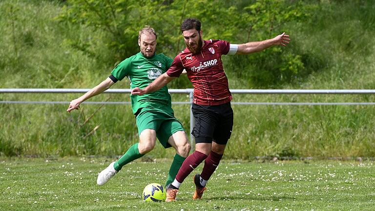 Emir Bas (rechts) und sein Türkiyemspor SV-12 sicherten sich am Sonntag in letzter Minute einen Punkt gegen Unterspiesheim.