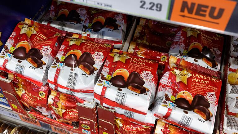 Weihnachten kündigt sich bereits in Supermärkten an       -  Lebkuchen ist das beliebteste Weihnachtagebäck von Verbrauchern in Deutschland.