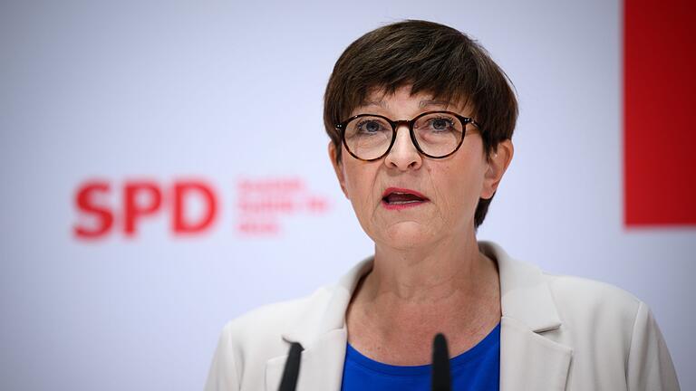 Klausurtagung des SPD-Bundesvorstands - SPD-Chefin Saskia Esken verteidigt die Steuerpläne der Sozialdemokraten. Klausurtagung des SPD-Bundesvorstands - SPD-Chefin Saskia Esken verteidigt die Steuerpläne der Sozialdemokraten.