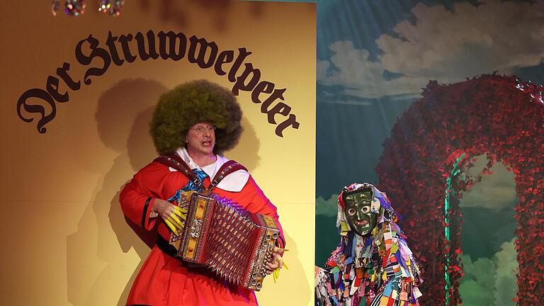 Kleiner Textaussetzer? Kein wirkliches Problem für einen langjährigen Kabarettisten. Oti Schmelzer als Struwwelpeter in Veitshöchheim.