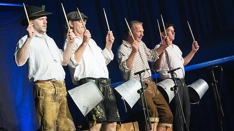 Die Alpin Drums begeisterten mit ihren ausgefallen Instrumenten. Die Alpin Drums begeisterten mit ihren ausgefallen Instrumenten.