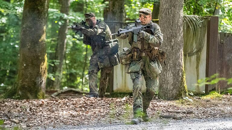 Einzelkämpferausbildung bei der Bundeswehr in Hammelburg. Einzelkämpferausbildung bei der Bundeswehr in Hammelburg.