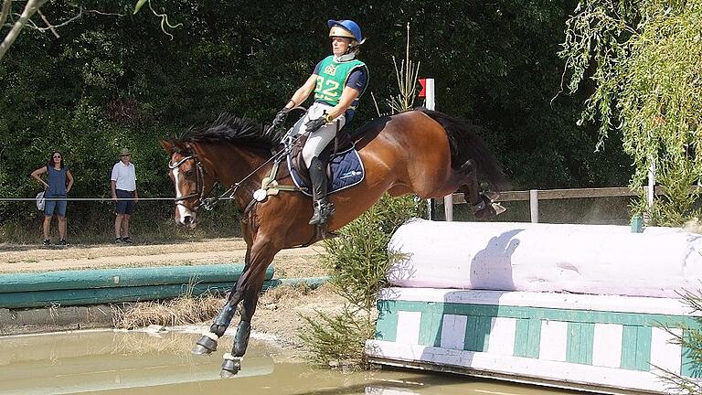 Sara Algotsson Ostholt auf Arpertina aus Schweden. Siegte mit ihrem Pferd Wega in der CIC** Prüfung. Sara Algotsson Ostholt auf Arpertina aus Schweden. Siegte mit ihrem Pferd Wega in der CIC** Prüfung.