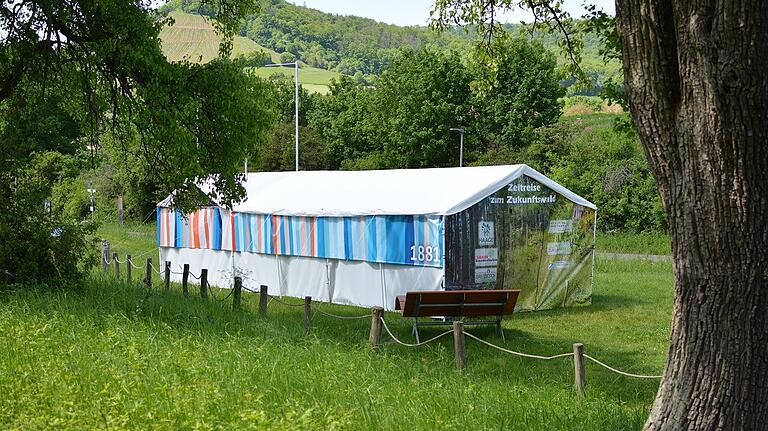 Die Zeltausstellung „Zeitreise zum Zukunftswald“ ist bis zum 20. Juni zu sehen.