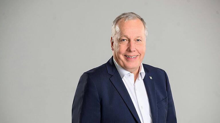 Der Vorstandsvorsitzende Tobias Kaltenbach scheidet aus dem Vorstand der Rhön-Klinikum AG aus.