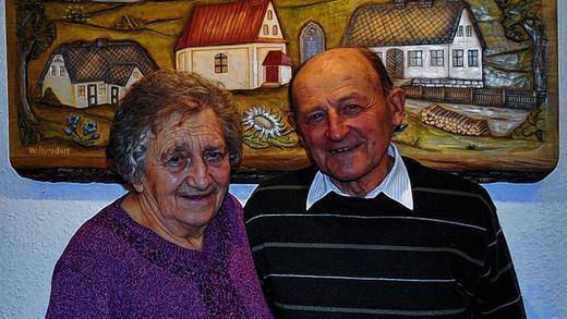 Seit 60 Jahren verheiratet: Klara und Walter Lindenthal aus Reyersbach feiern im Kreis der Familie Diamantene Hochzeit.