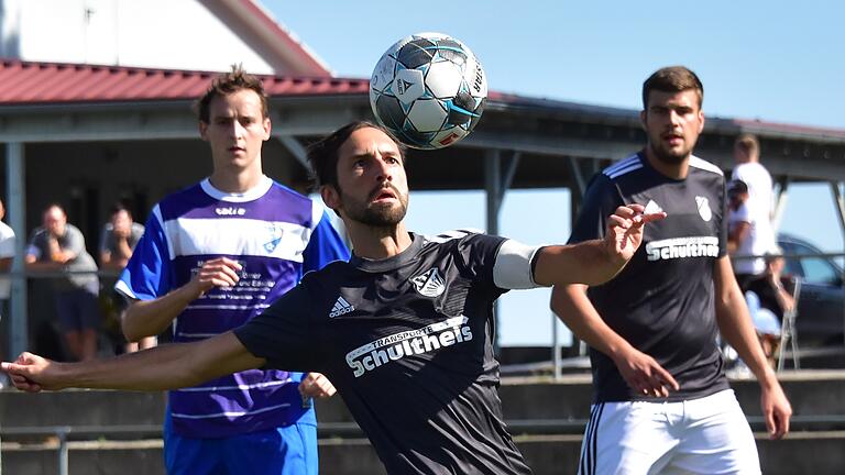 Benedikt Bötsch (Mitte) will als Spielertrainer beim FC Strahlungen in der kommenden Saison etwas kürzer treten.