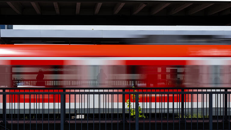 S-Bahn Stammstrecke München       -  Das 49-Euro-Ticket ist im Gegensatz zum typischen Semesterticket in ganz Deutschland gültig. Studierende profitieren erst am dem kommenden Wintersemester.