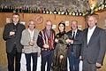 Stießen im Winzerkeller auf das 25. Weinherbst-Jubiläum an (von links): Pfarrer Matthias Wolpert, Berthold Schmitt, Franz Sauer, Weinprinzessin Lena Dornbusch, Hans Dornbusch und Bürgermeister Norbert Endres.