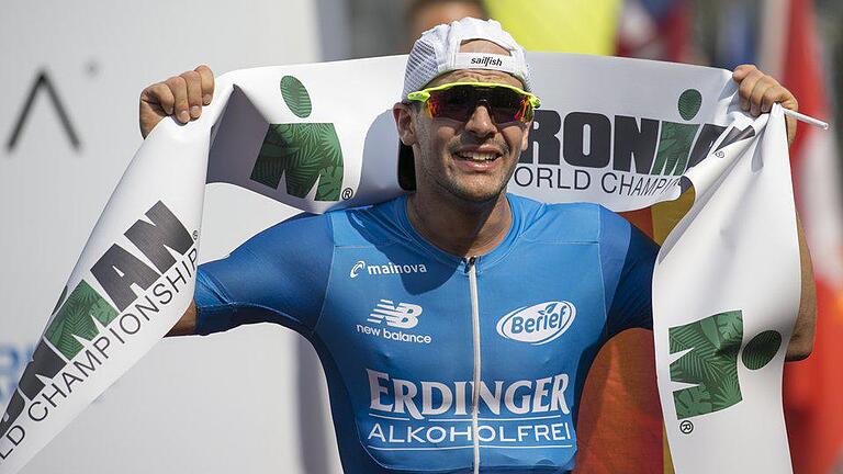 Patrick Lange gewinnt Ironman-Weltmeisterschaft auf Hawaii       -  Patrick Lange triumphiert beim Ironman auf Hawaii.