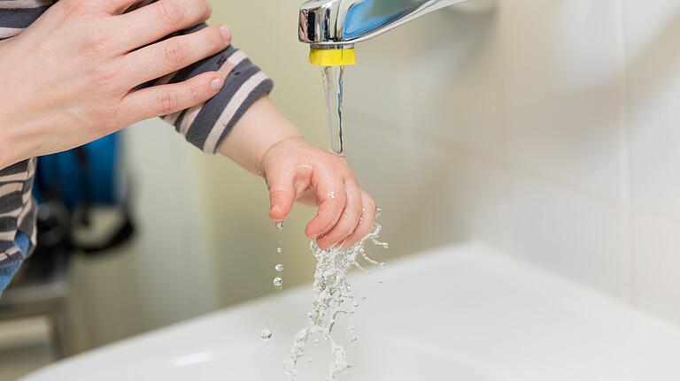 Tipp vom Experten: Die Haut bei kleine Verbrennungen gleich unter fließendem Wasser kühlen.&nbsp;