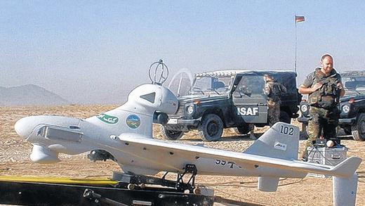 Einsatz fraglich: die Aufklärungsdrohne &bdquo;Luna&ldquo; (auf dem Archivfoto mit deutschen Soldaten der ISAF-Truppe in Afghanistan).