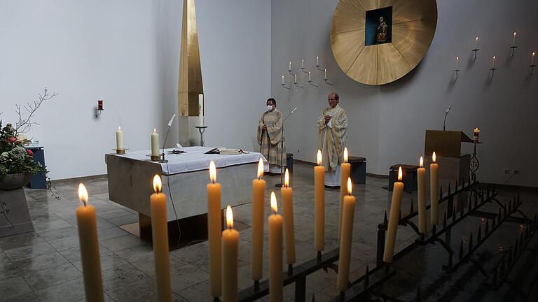 Pfarrer Hans Thurn und Diakon Kim Sell zelebrierten den Gottesdienst zur Eröffnung des Wallfahrtsjahres auf dem Maria Ehrenberg. Das 500. Jubiläum wird in diesem Jahr gefeiert.