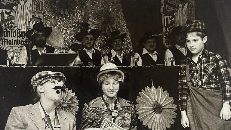 Claudia Belz, verh. Hegmann (von links), und Elke Hartrampf, verh. Behr, traten 1986 als 'Ehepaar' zusammen mit Alexander Belz auf.