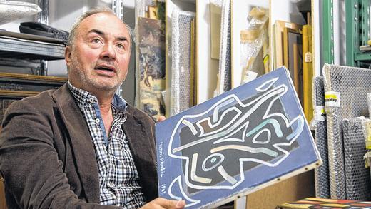 Erwischt: Ernst Schöller mit einem gefälschten Bild von Francis Picabia. Erwischt: Ernst Schöller mit einem gefälschten Bild von Francis Picabia.