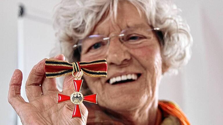 Maruska Hofmann-Sircelj mit dem Bundesverdienstkreuz Maruska Hofmann-Sircelj mit dem Bundesverdienstkreuz
