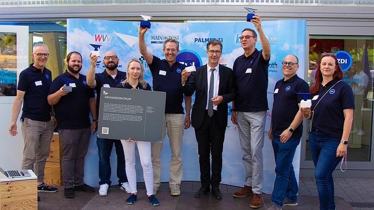 Beim Fest anlässlich fünf Jahre Zentrum für Digitale Innovationen (von links): Tilman Hampl, Nico Köhler, Michael Sabah, Sabine Foster-Jackson, Christian Andersen, Christian Schuchardt, Klaus Walther, Peter Schmitt und Franziska Raupach.