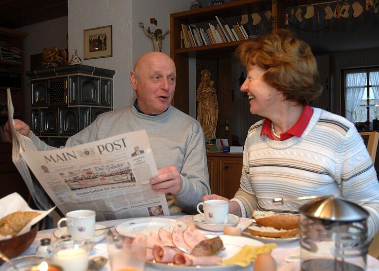 Nach der Zeit im Landtag: Manfred Ach und seine Frau Karola im Dezember 2008 am heimischen Frühstückstisch. Nach der Zeit im Landtag: Manfred Ach und seine Frau Karola im Dezember 2008 am heimischen Frühstückstisch.
