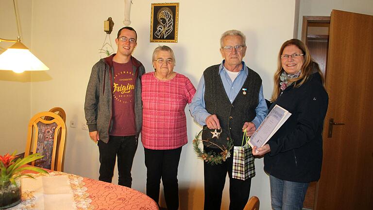 Auf dem Bild (von links): Thomas Keicher, Karola und Edgar Spall, Andrea Voit. Auf dem Bild (von links): Thomas Keicher, Karola und Edgar Spall, Andrea Voit.