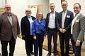 Pastoralreferent Wolfgang Zecher (Dritte von rechts) ist in den Ruhestand verabschiedet worden. Mit im Bild (von links) Johannes Reuter, Diözesanreferent der Berufsgruppe, Christine Endres, Leiterin der Abteilung Diakonische Pastoral, Gemeindereferentin Monika Oestemer, Leiterin der Fachstelle Ehrenamt in Krankenhaus und Seniorenheim, Stefan Heining, Leiter der Abteilung Erwachsenenbildung, und Wolfgang Schuberth, Leiter der Abteilung Fortbildung und Begleitung.