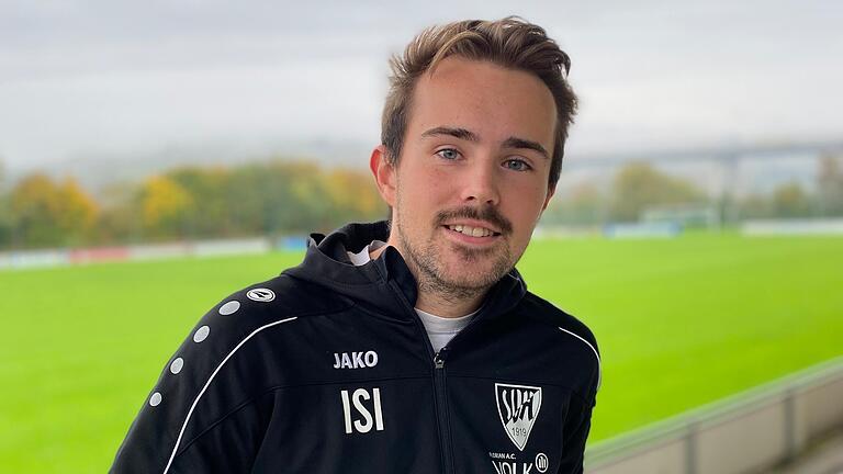 Israel Sauer ist Jugendtrainer beim SV Heidingsfeld. Er genießt es, dass der Fußball alle Menschen verbindet - in Katar sei das aber nicht gegeben.