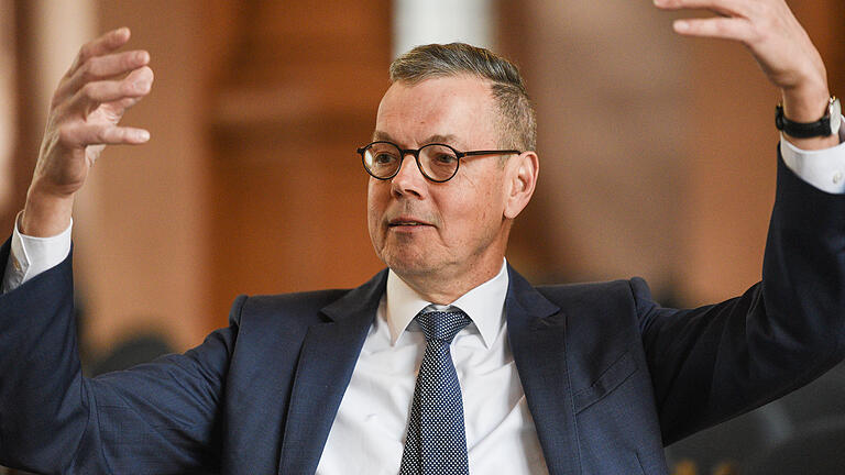 Bofinger engagiert sich in der Bürgerbewegung &bdquo;Finanzwende&ldquo;       -  Der Würzburger Wirtschaftsweise Peter Bofinger.