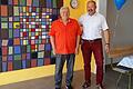 Bürgermeister Michael Gram (rechts) gratulierte Werner Zürn vor einem vom Malermeister selbst gestalteten Bild zum 80. Geburtstag.