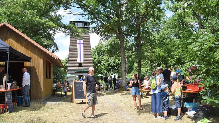 50 Jahre Aussichtsturm auf dem Bullenheimer Berg: Viele feierten mit dem Steigerwaldklub das Jubiläum.