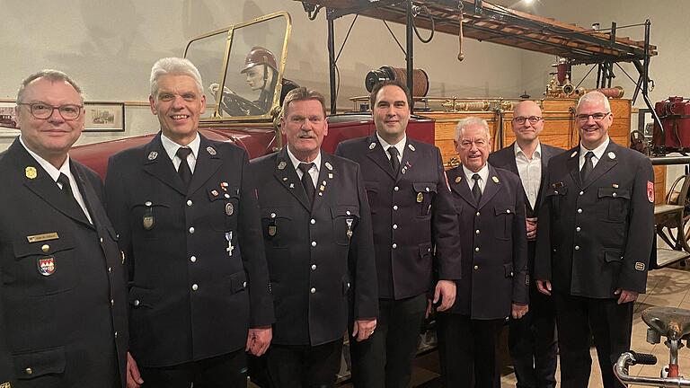 Hohe Ehrungen und eine Beförderung standen bei der Freiwilligen Feuerwehr Stadt Bad Kissingen an: (von links) Stadtbrandinspektor und Vorstand Harald Albert, Klaus Ströhlein (50 Jahre im Verein), Gerhard Hering (50 Jahre aktiver Dienst und im Vere...       -  Hohe Ehrungen und eine Beförderung standen bei der Freiwilligen Feuerwehr Stadt Bad Kissingen an: (von links) Stadtbrandinspektor und Vorstand Harald Albert, Klaus Ströhlein (50 Jahre im Verein), Gerhard Hering (50 Jahre aktiver Dienst und im Verein), Dominik Zehe (Beförderung zum Löschmeister), Ehrenkommandant Klaus Horch (50 Jahre im Verein), OB Dirk Vogel und Stadtbrandmeister Michael Wolf (Ehrenabzeichen in Silber).