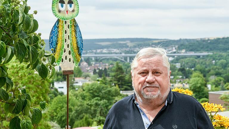 Rudolf Gabler aus Veithöchheim (Lkr. Würzburg) hat einen guten Blick auf die Eisenbahnbrücke, auf der schnelle ICE-Züge das Maintal queren. Rudolf Gabler aus Veithöchheim (Lkr. Würzburg) hat einen guten Blick auf die Eisenbahnbrücke, auf der schnelle ICE-Züge das Maintal queren. 