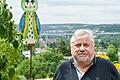 Rudolf Gabler aus Veithöchheim (Lkr. Würzburg) hat einen guten Blick auf die Eisenbahnbrücke, auf der schnelle ICE-Züge das Maintal queren.&nbsp;