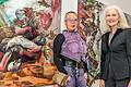 Etliche Kunstinteressierte besuchten am Samstag die Vernissage zur Ausstellung 'Frauenpower' in der Galerie Ilka Klose in Heidingsfeld. Im Bild (von links) Künstlerin Jiny Lan und die Galeristin Ilka Klose.