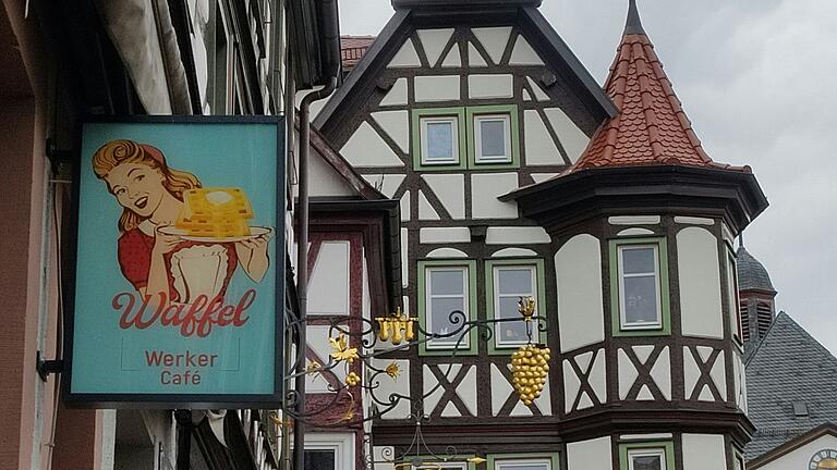 Von Januar 2022 bis März 2024 wurde das 'Waffelwerker Café' von Andreas Leidlein in der Lohrer Hauptstraße geleitet. Von Januar 2022 bis März 2024 wurde das 'Waffelwerker Café' von Andreas Leidlein in der Lohrer Hauptstraße geleitet. 