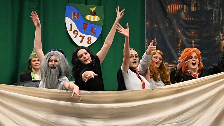 Der Sketch 'Das mysteriöse Ticken' war eine Mischung aus Slapstick und absurdem Theater. Der Sketch 'Das mysteriöse Ticken' war eine Mischung aus Slapstick und absurdem Theater.